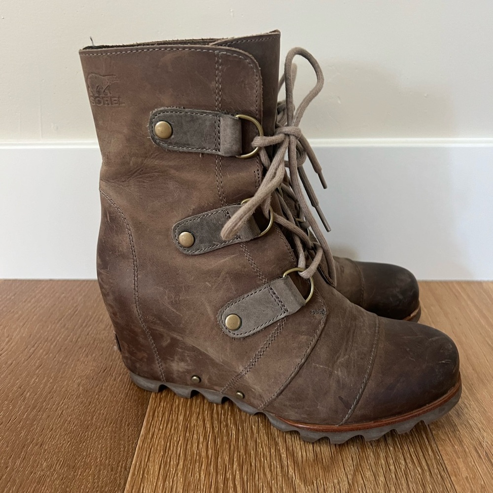 Sorel Women’s Joan of Arctic Wedge Boots (Kettle) Size 7.5